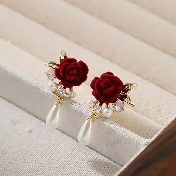 Rose Drop Earrings with Rhinestones and Faux Pearls earrings set - Picture 2 of 4